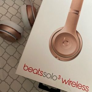 Beats solo 3 wireless rose gold